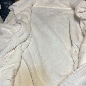 Old Navy super warm fleece. So xxl. Never worn